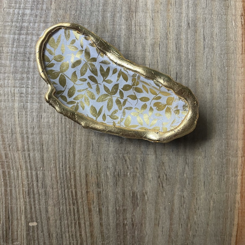 Small shell ring dish